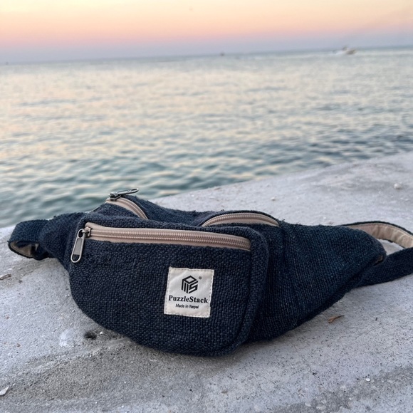 Sherpa Travel Fanny Pack Blue - Picture 2 of 10